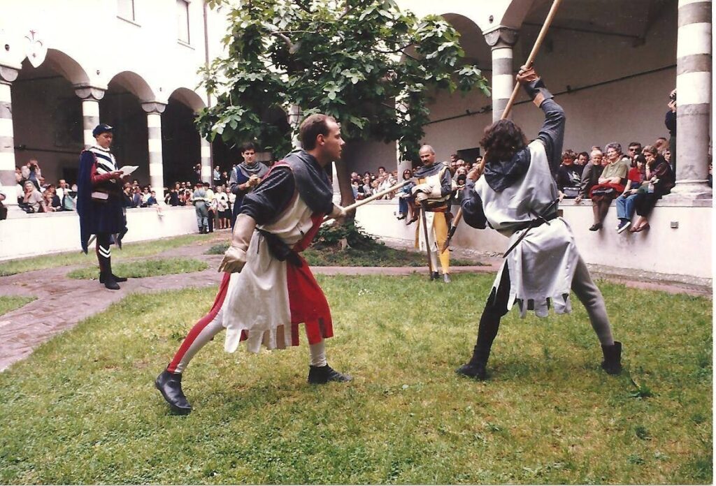 CHIOSTRI-1992-1^-edizione-chiostro-di-santAgostino-Sestieri-di-lavagna.-1024x696  